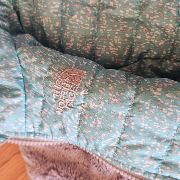 The North Face Aqua Hooded Puffer Jacket - Picture 4 of 6